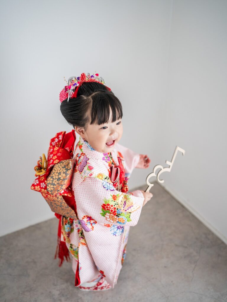 七五三の着物の帯を後ろから見たカット